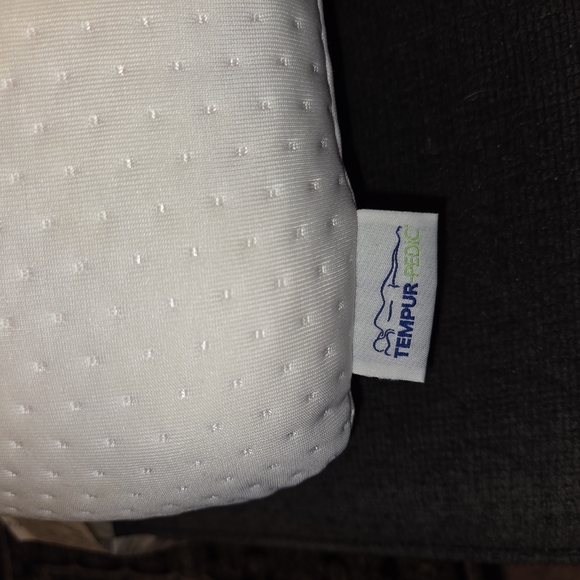 SET OF 2 Tempur-Pedic Symphony Pillows - Picture 3 of 16